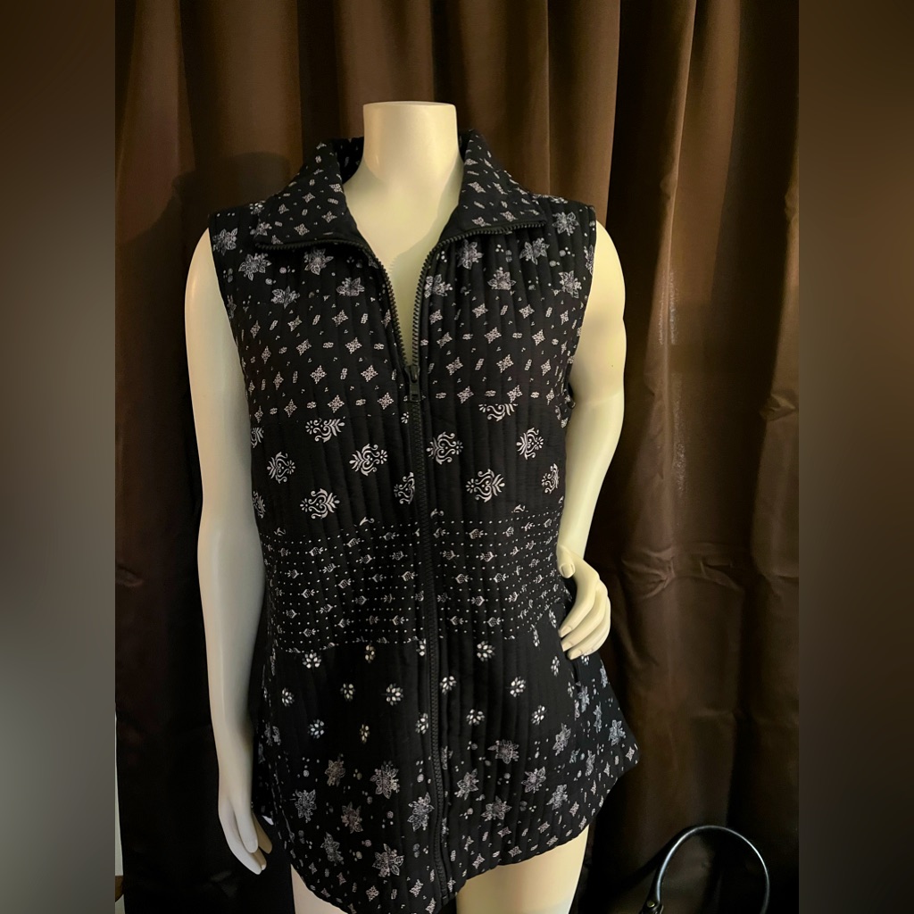 Ladies Young Threads Vest, Small, Black & White Design, Full Zip,Nwt, Very Nice